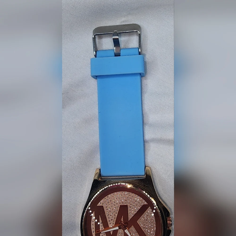 Michael Kors Women's Watch with a blue silicone strap, Rose gold-tone Face - Picture 6 of 9